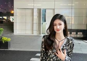 物恋传媒 – 不可错过!嘟嘟学姐的免费写真大放送,原图呈现梦幻般的视觉盛宴!.txt