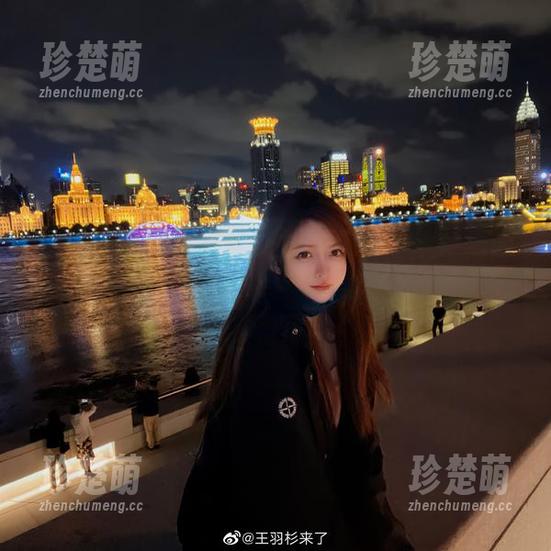 王羽杉 王羽杉夏日吊带背心写真全集,绝美瞬间等你下载!.txt