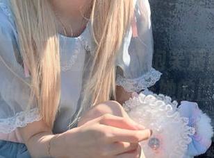 微密圈 – 探秘网盘：玫桃泡芙满级少妇写真背后的故事，带你走进她的世界.txt