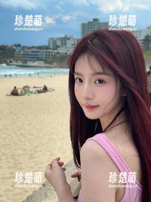甜予摄影-齐齐 甜予摄影 - 齐齐连体衣写真全集:倾情展现她的时尚态度与个人魅力.txt