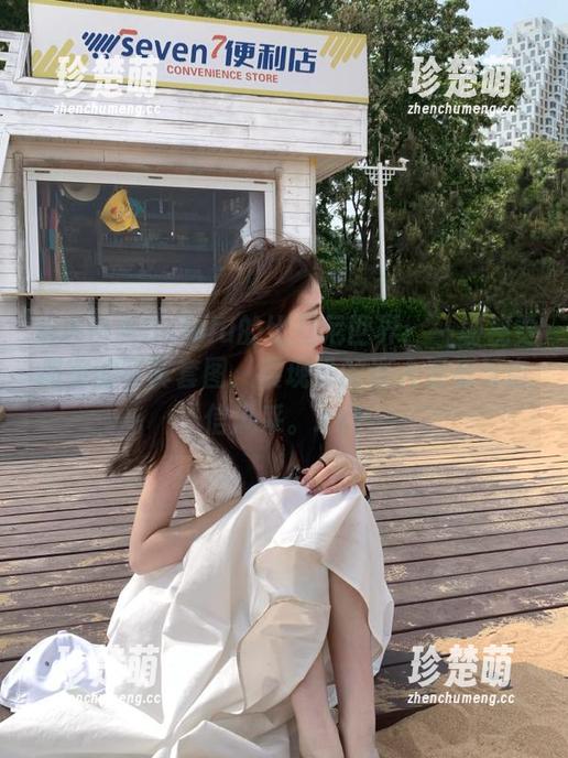 白露Bululu 走进白露Bululu的比基尼世界:一场视觉盛宴的写真套图,展现她的迷人姿态与自信风采。.txt