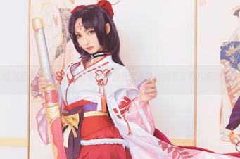 绝对企画中的神乐坂真冬：黑白丝完美融合的写真照片集锦.txt