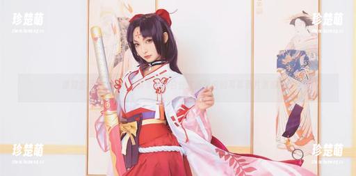 神乐坂真冬 绝对企画中的神乐坂真冬:黑白丝完美融合的写真照片集锦.txt