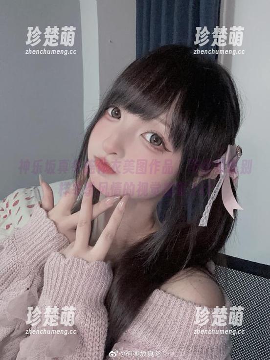 神乐坂真冬连体衣美图作品，带你领略别样冬季风情的视觉盛宴.txt