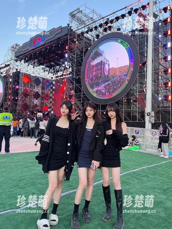 禅院熏 微密圈 - 这组居家写真,不仅是禅院熏的原图,连壁纸都要抢着当主角了!.txt