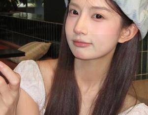 秀人网 – 精致与性感兼备：Carol周妍希长腿高清照片带你领略风采.txt