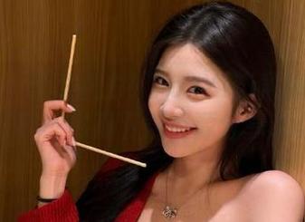 秀人网 – 无限魅力！FoxYini孟狐狸棉袜写真，优质下载资源分享.txt