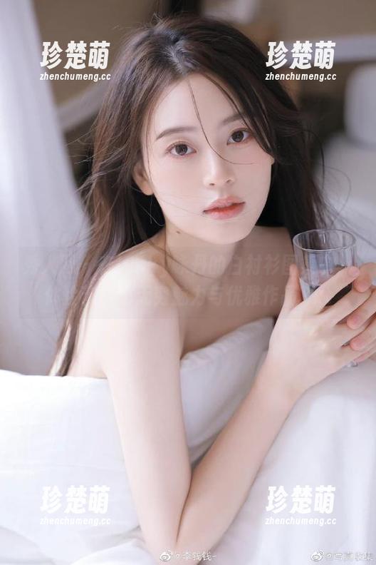 秀人网-lucky咏丹 秀人网 - 在lucky咏丹的白衬衫图集中,体验艺术的无穷魅力与优雅作品.txt