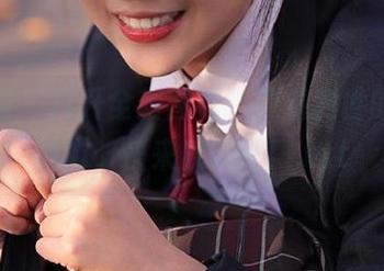 秀人网 – 打开全新图包，观看利世的制服魅力，快来欣赏吧！.txt