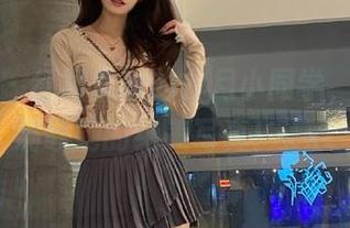 秀人网 – 红裙舞动的古月小同学，网盘里满载她的绝美写真！.txt