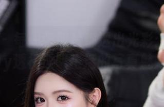 秀人网 – 每一张照片都透出光彩：周于希Sally透视透明生活的写真魅力.txt