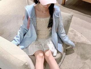 秀人网 – 精致生活与艺术的结合，周慕汐灰丝全集呈现她灵感的源泉与作品的无限可能性。.txt