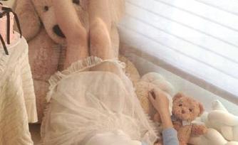 秀人网 – 小嘉敏校服写真合集，带你领略她不同风格的校园青春！.txt