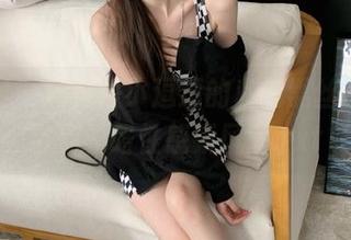 秀人网 – 揭秘是小逗逗的私拍黑丝合集，带你领略性感新风潮.txt