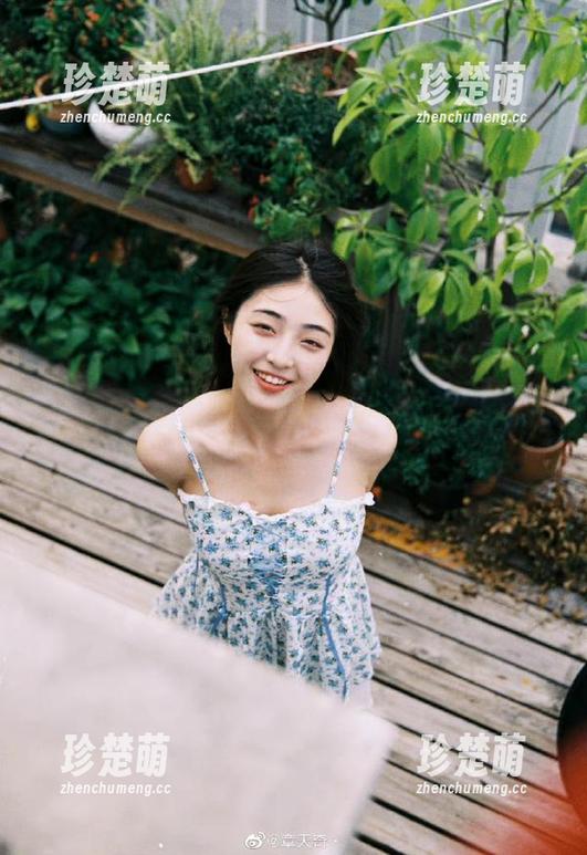 秀人网 - 林文文写真作品合集：在她的秘密中，找到那些美丽与梦想交织的瞬间.txt