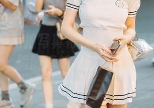 秀人网 – 私拍写真特辑:油田溪溪穿体操服的清新和时尚.txt