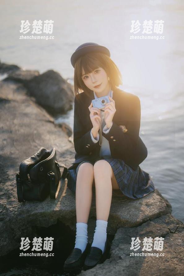 秀人网-潘娇娇 秀人网 - 潘娇娇泳池高清写真集:在阳光下感受水的温柔与活力.txt