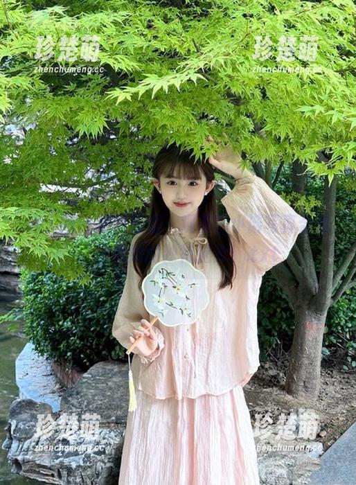 秀人网 - 走进教室，观看熊小诺写真合集，探索她的独特魅力！.txt