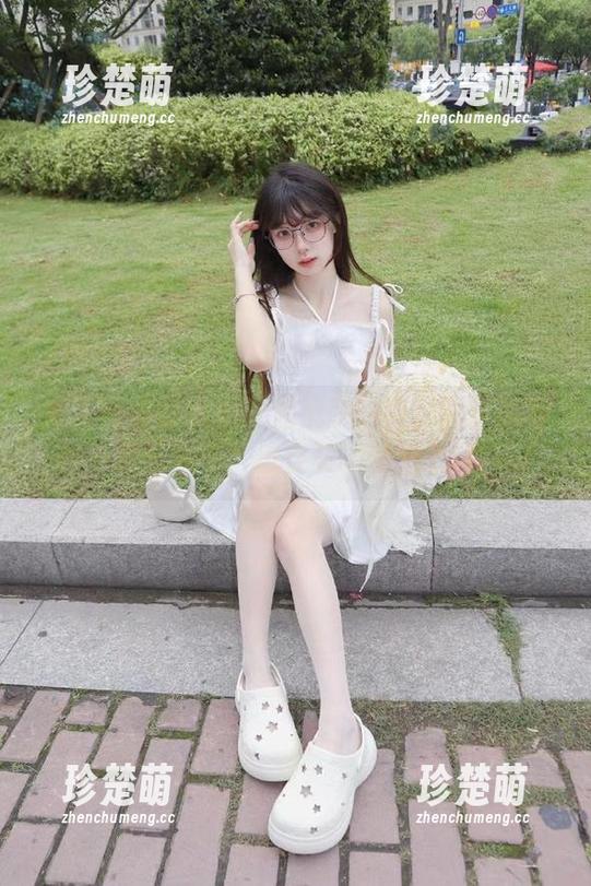 秀人网-白甜 秀人网 - 让我们一起沉醉在白甜的旅拍写真分享中,感受美的魔力.txt