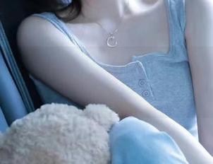 秀人网 – 校园里的美七mia：高清图库中记录的校园风景与心情.txt