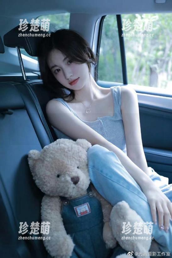 秀人网-美七mia 秀人网 - 校园里的美七mia:高清图库中记录的校园风景与心情.txt