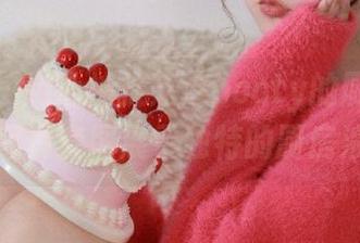 秀人网 – 用心捕捉芝芝booty的厨娘风格，精彩写真套图展示独特的厨房浪漫.txt