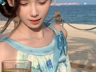 秀人网 – 在原图与图册中徜徉:谢小葱如何用温柔打动人心的视觉诗篇.txt