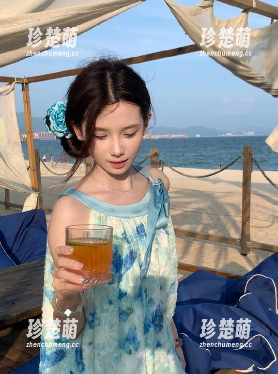 秀人网-谢小葱 秀人网 - 在原图与图册中徜徉:谢小葱如何用温柔打动人心的视觉诗篇.txt