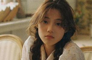 秀人网 – 金小依短裤写真合集更新：让你领略夏日的时尚风采.txt
