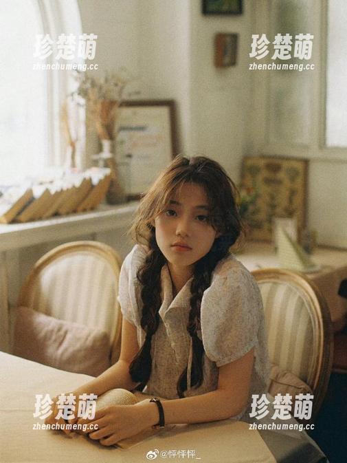 秀人网 - 金小依短裤写真合集更新：让你领略夏日的时尚风采.txt
