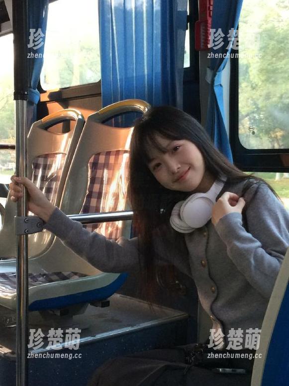 秀人网-麻吉小兔子 秀人网 - 最新作品集:麻吉小兔子带你游览办公室里的摄影艺术.txt