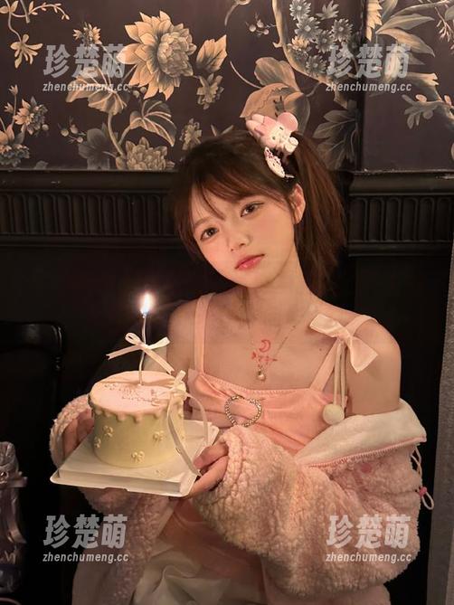 稚乖画册-生煎团团 稚乖画册 - 生煎团团写真原图:油亮主题下的艺术表现与创作.txt