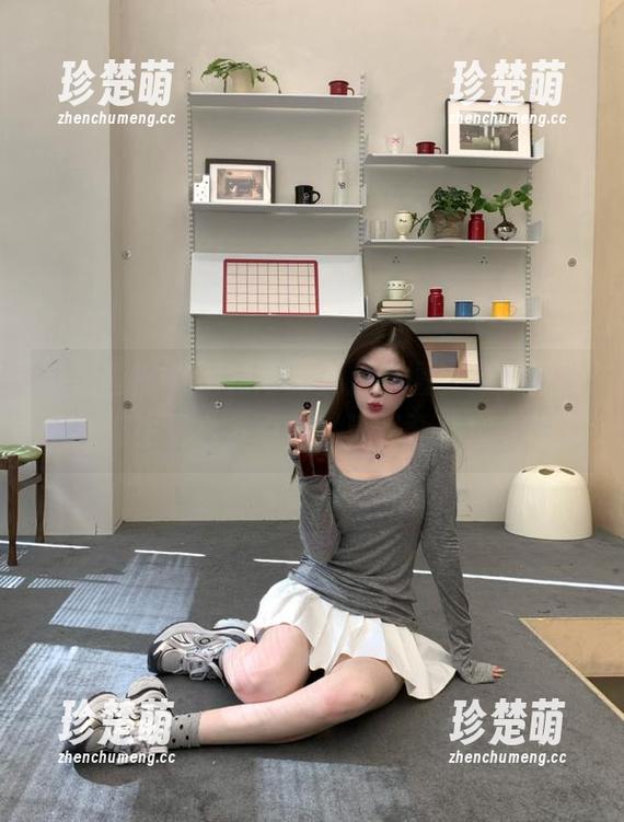 糖果画报-伊莉娜 糖果画报 - 伊莉娜的美足套图资源,竟然能催生这么多点赞,真是奇迹!.txt