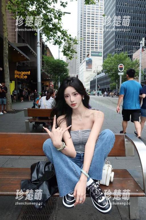 紧急企划-小枫 紧急企划 - 小枫独特视角下的校服写真:分享一段关于青春与友谊的作品旅程.txt