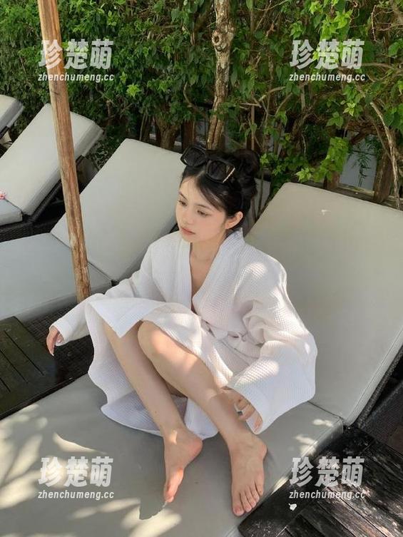 紧急企划-樱樱樱可 紧急企划 - 无圣光写真下,樱樱樱可裸足展现真实之美,心动不已!.txt