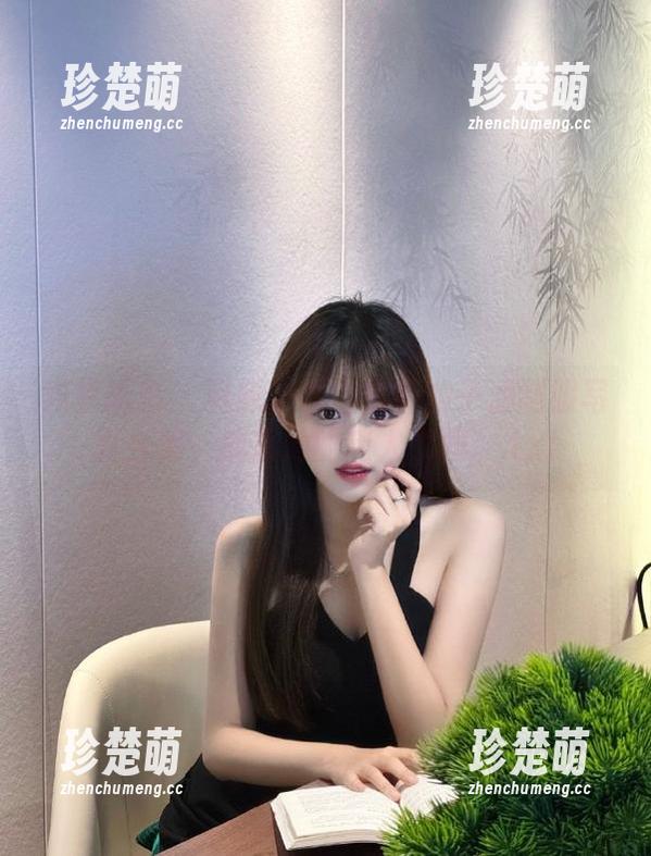 绮梦摄影 - 资源分享：免费的子涵制服写真合集，捕捉她的迷人瞬间。.txt