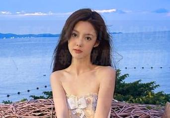 美媛馆 – 更新！Angela小热巴的白裙图包又来了，带你领略优雅与俏皮的完美结合！.txt