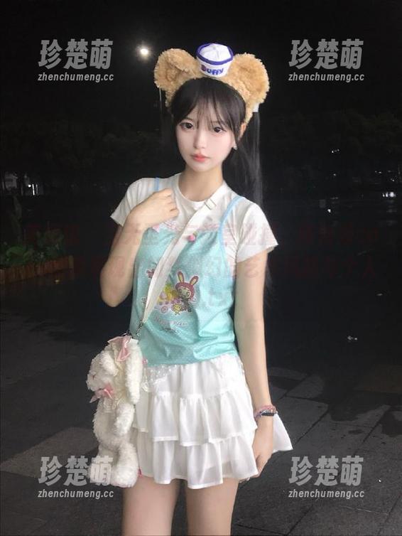 美媛馆-陈怡曼coco 美媛馆 - 当无圣光与教室碰撞,陈怡曼coco图集展现出如梦似幻的艺术风格与个人魅力.txt