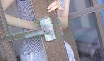 舞蹈生日记 – 喃喃全新黑丝写真集上线，感受别样魅力与轻盈风情.txt