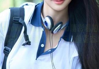 花漾show – 娜露selena精彩私拍:红裙图集中展现迷人风情与自信姿态.txt