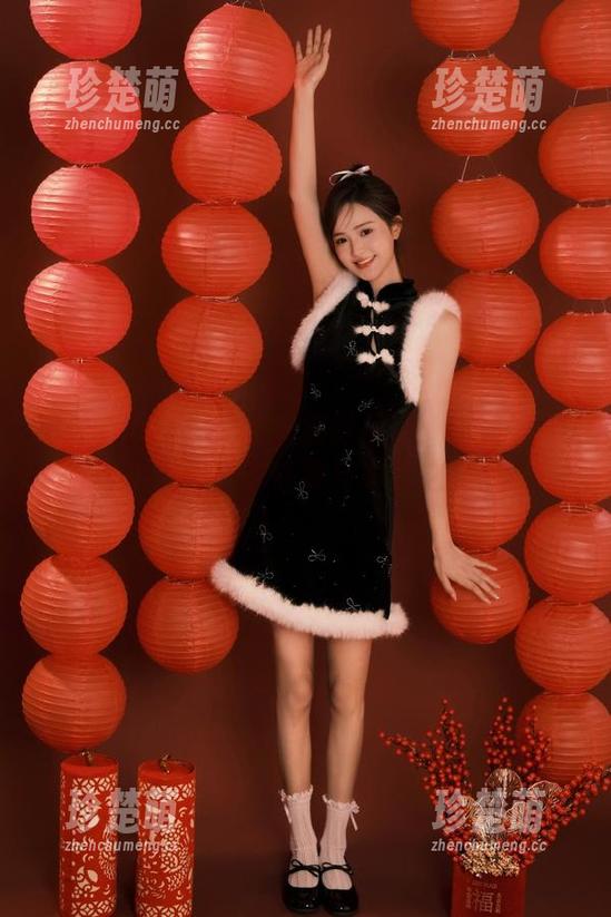 花漾show-白茹雪Abby 花漾show - 无圣光摄影探索:白茹雪Abby水手服里的精致与率真之美.txt