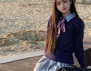微密圈 – 探索葱油饼er的艺术世界：红睡衣写真全集原图全景曝光！.txt