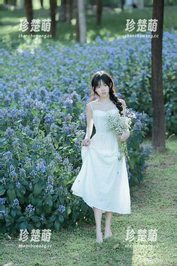 蜜桃社-冰露 蜜桃社 - 精选冰露甜心写真集:捕捉她的每一个迷人瞬间.txt