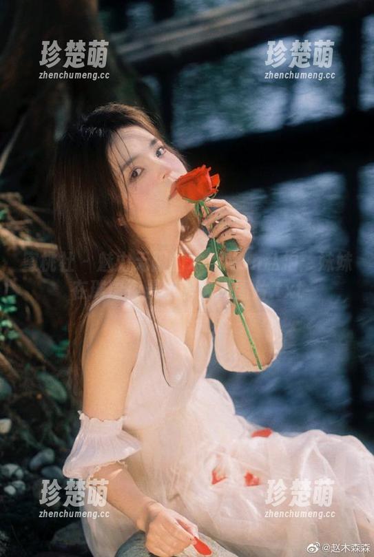 蜜桃社-木楠Nan 蜜桃社 - 魅力无限的木楠Nan私拍:妹妹在璀璨夜景中的迷人图片.txt