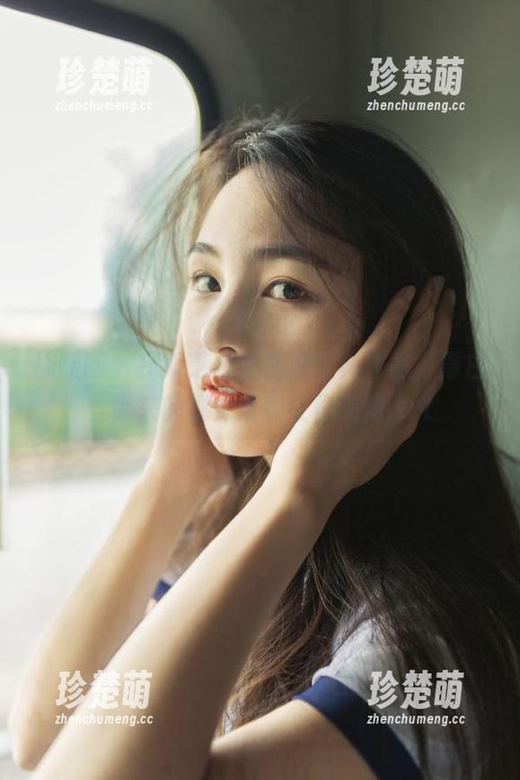 袜啵啵 - 探索芝士的在线写真作品，厚白丝带来的视觉盛宴让你惊艳.txt