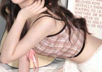 语画界 – 震撼心灵的小热巴纯白写真图集，捕捉纯净之美的每一刻.txt