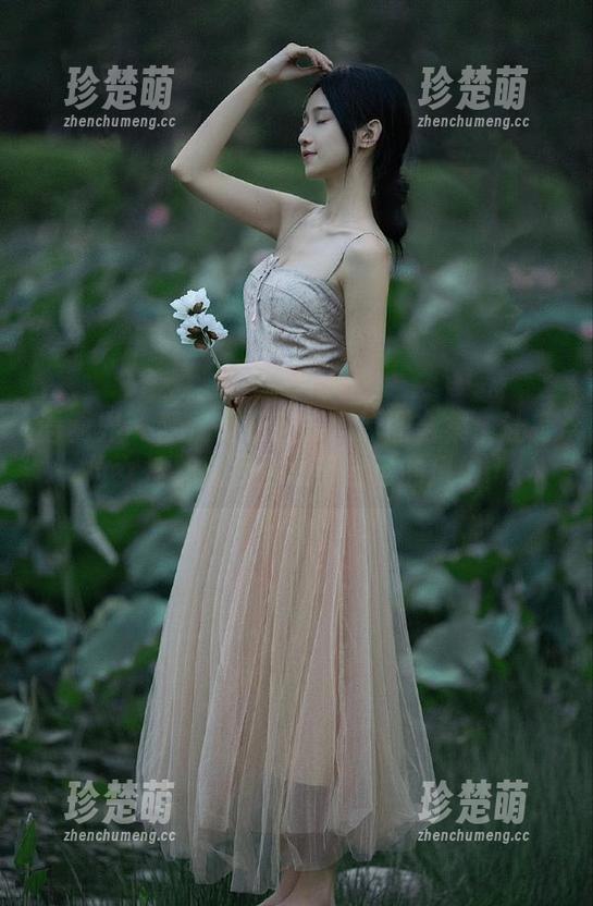 语画界-梦梵 语画界 - 梦梵高跟鞋时尚原图合集:让每一位女性都能找到属于自己的风格.txt