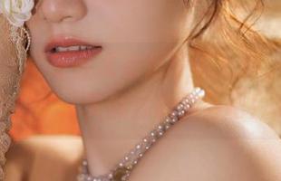 语画界 – 最新言沫裸足写真上线，跟随她的小脚丫，笑翻你的屏幕吧！.txt