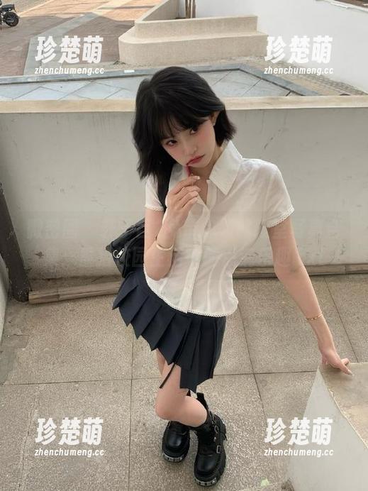 轩子巨2兔 微密圈 - 轩子巨2兔带你领略教室写真合集:重拾校园生活中的点滴乐趣.txt