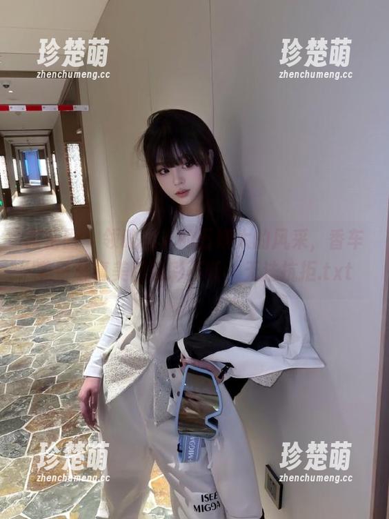 微密圈 - 领略迷人的五姨太的风采，香车美臀写真美图精彩不断，无法抗拒.txt